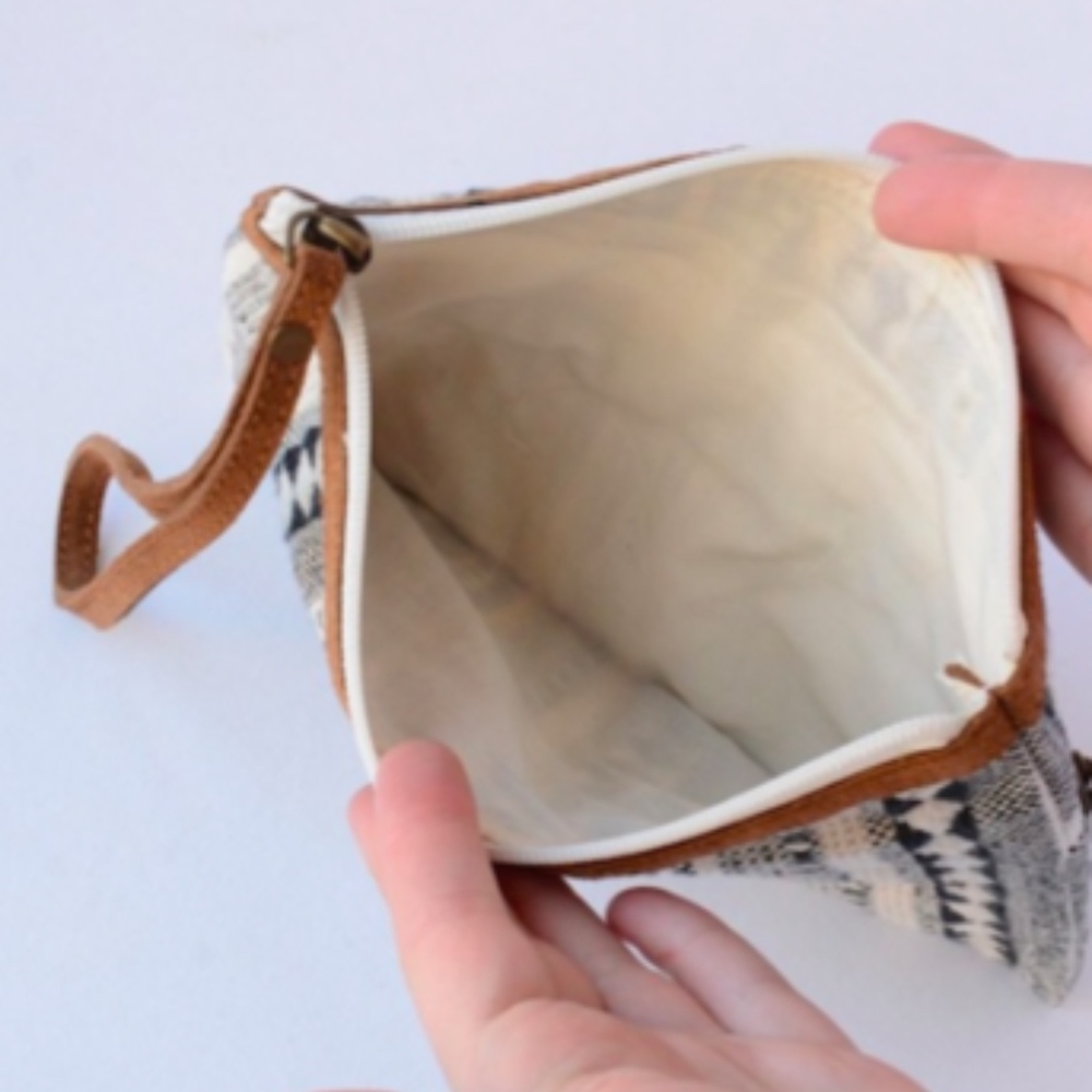 Printed Clutch - Picture 2 of 3